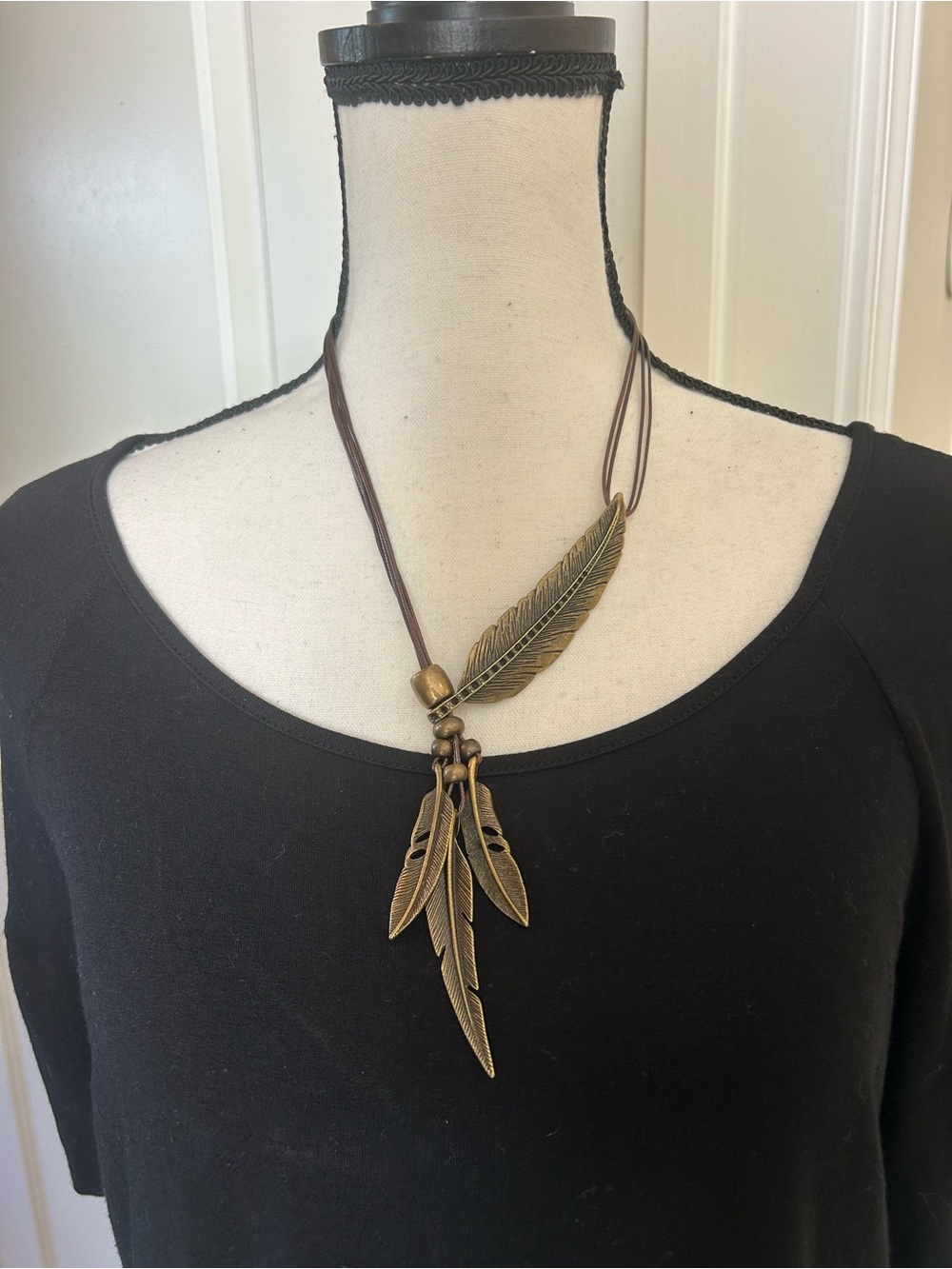 Vintage-Inspired Bronze Feather Pendant Necklace - Brown